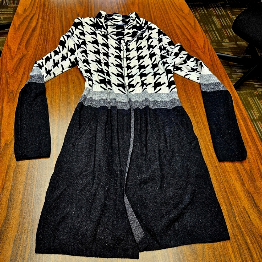 Women's sweater, long, black herringbone Medium